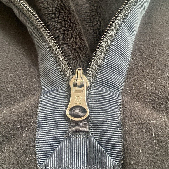 Lululemon Black Post Chaturanga Pullover. Size 4. - Picture 2 of 7